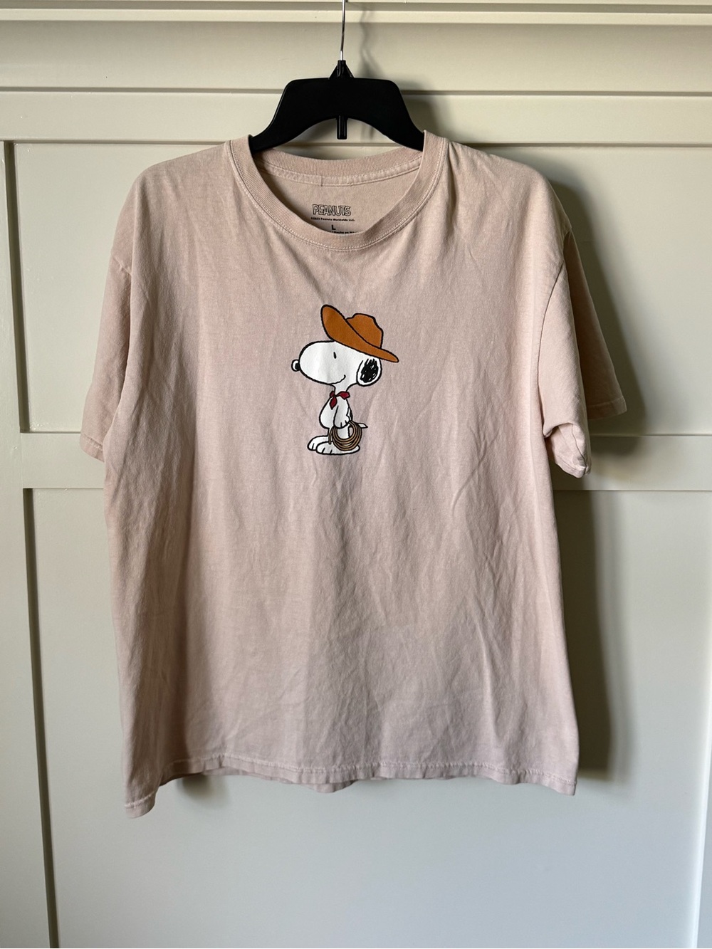 Peanuts Snoopy in Cowboy Hat Light Pink Crewneck Tee